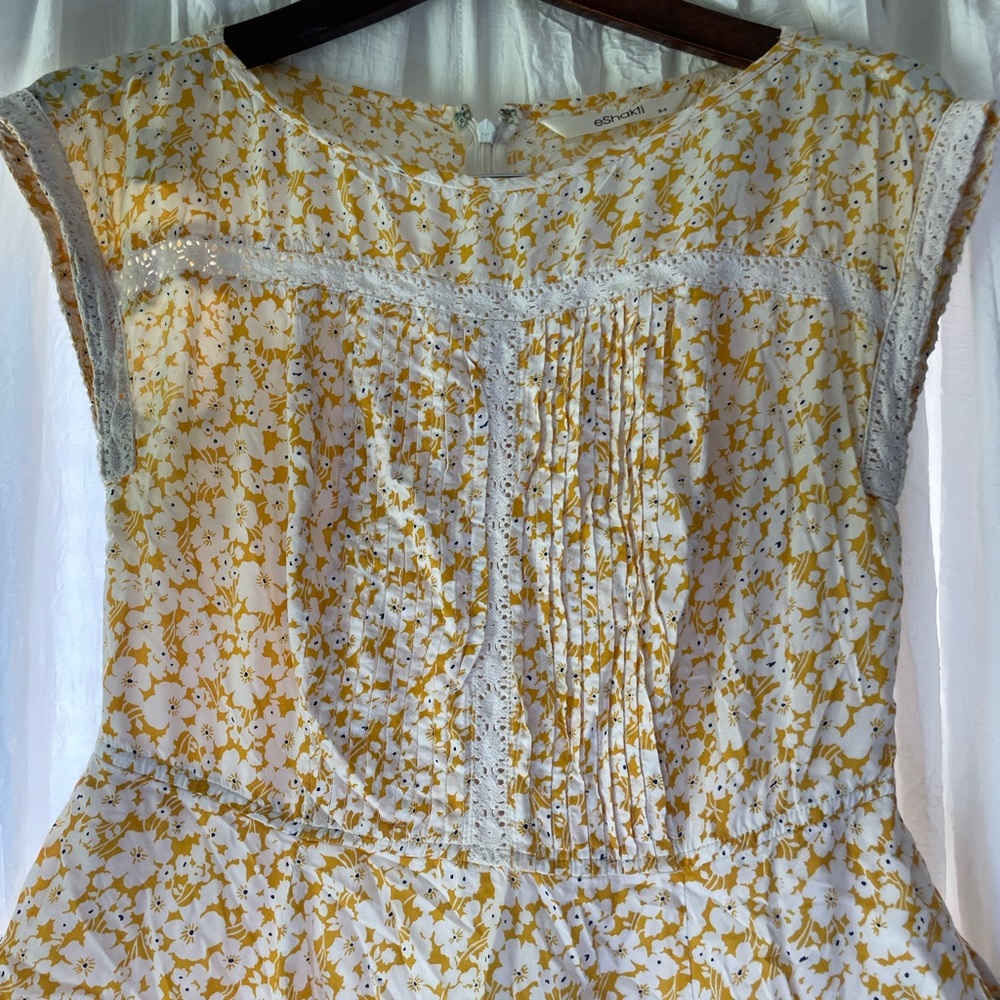 Gently used Yellow coral midi dress size small